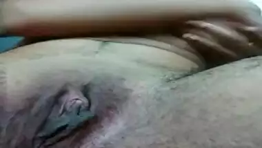 Desi babe play with pussy