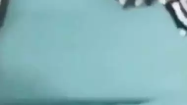 ممرضة محجبة تتناك في طيزها الملبن و يرج لحمها