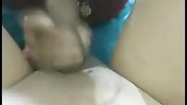Desi maid blowing dick MMS video