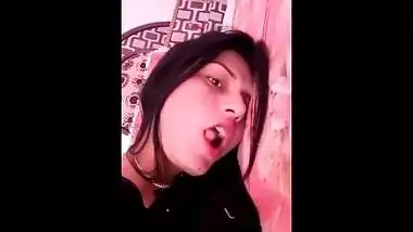 Desi shows up her XXX boobies and sticks out tongue in a sex show