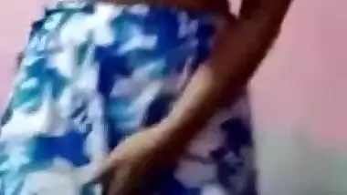 Sexy Desi Girl Showing Boobs