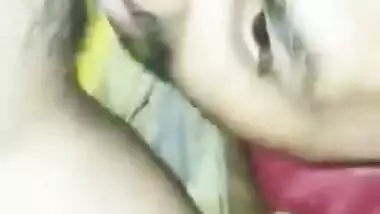 Man fucks Desi girl in bedroom to add another MMS video to collection