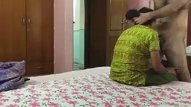 Mature Indian Maid Sucking Penis Of Boss At Bedroom