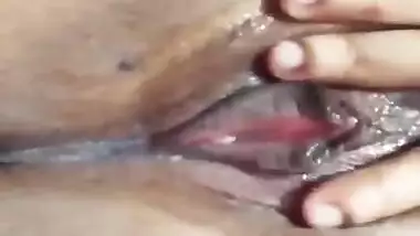Beautiful tanker Bhabi Fingering her wet pussy 2 video’s part 2