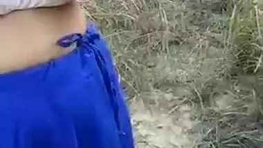 Brunette makes cameraman see her XXX Desi while pissing outdoors