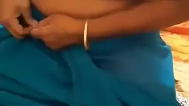 Sexy Bhabi Wearing Saree