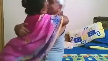 Desi hawt older maid sucking dick of her abode owner