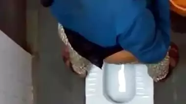 indian girl changing pad in toilet