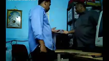 Desi mms sex scandal of Indian bhabhi with office boss