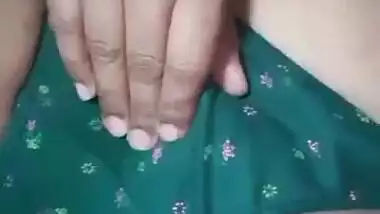 Horny desi babe showing boobs and pussy on cam