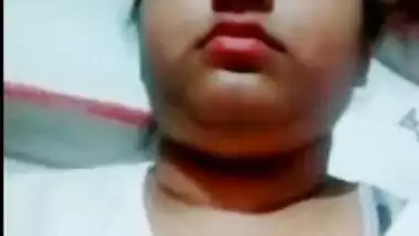 Desi Girl Showing Her Boobs