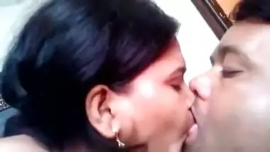Didi ki kasi chut chat kar bhai ne mota lund chuswaya