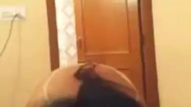 beautiful aunty shows sexy tits