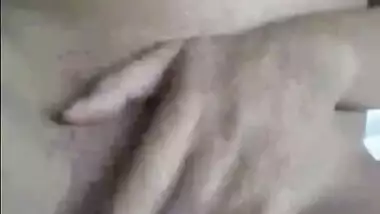amateur hot wife fingering n moaning her wet pussy on bed