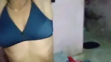 Amateur XXX video where Desi stepsister's ass is stretched with cock