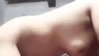 Sexy Desi Girl Strip Her Cloths and Showing Her Nude Body