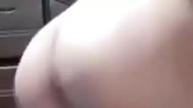 Desi woman makes XXX video of herself with spread legs in the nude
