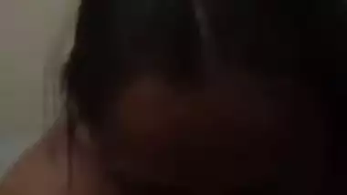 Cheating Desi housewife plays with XXX eggplant on the camera