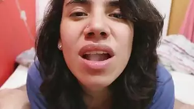 Desi girl ne big dick ko blowjob de ke safed gaada virye piya
