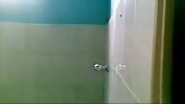 Kanpur cheating bhabhi sex with lover in bathroom