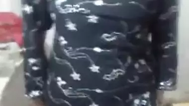 Erotic massage of a hot Pakistani girl
