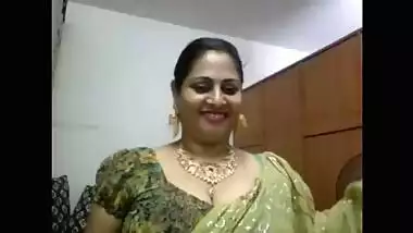 Webcam Aunty Changing