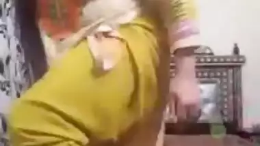 Laila Bhabi Lifting Salwaar and showing navel, Deep deep cleavage..Boobs shake