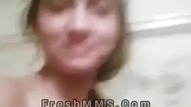 Desi Girl Showing Boobs