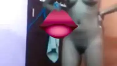 Sexy girl posing nude