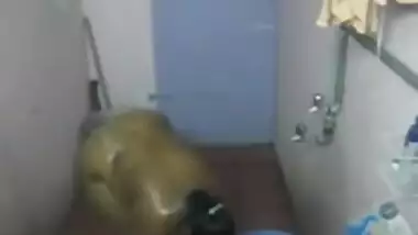 mumbai kaamwali bai taking shower