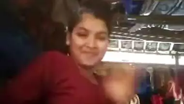 Desi village bhabi show her pussy