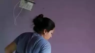 Cheating bhabhi getting ready for fucking