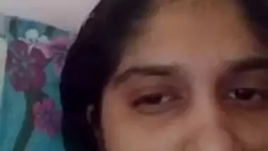 Sexy Desi Girl Shows her Big Boobs