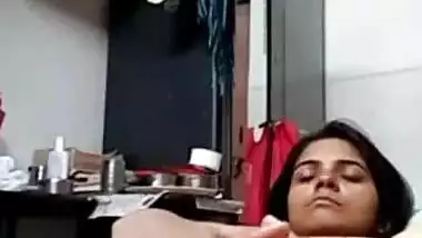Desi Girl Showing Her Pussy On Call