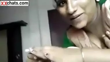 Sexy blowjob in an Indian railway station
