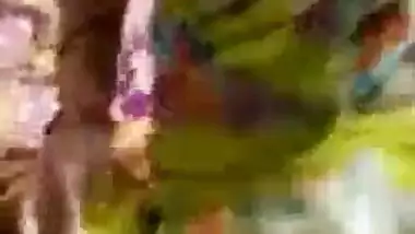 Fucking Desi maid MMS sex video discharged by her abode owner