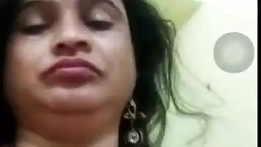 Telugu Bhabhi Showing Boobs Part 2