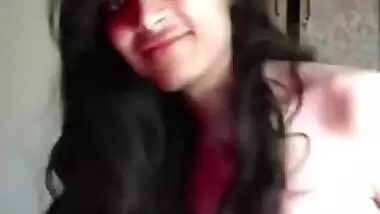 Indian girl showing nude and spanking ass