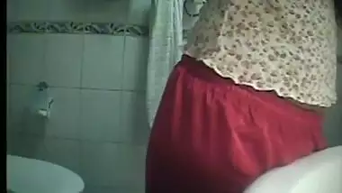 Hot Cousion Filmed In Toilet - Movies.